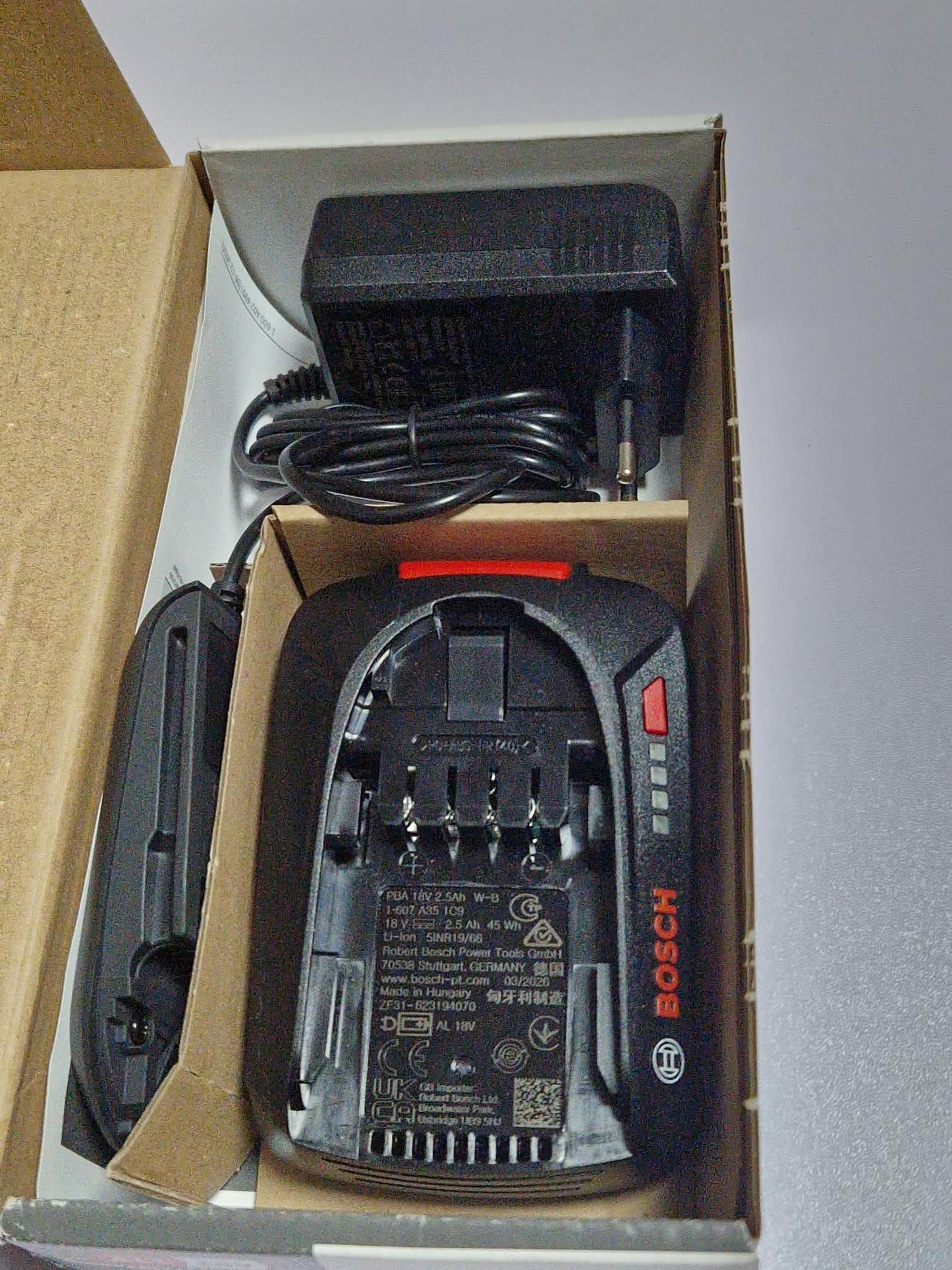 Bosch Uneo Maxx 18V Akku-Bohrhammer inkl. 2,5Ah Akku & Ladegerät | Ohne Bohrer und Koffer